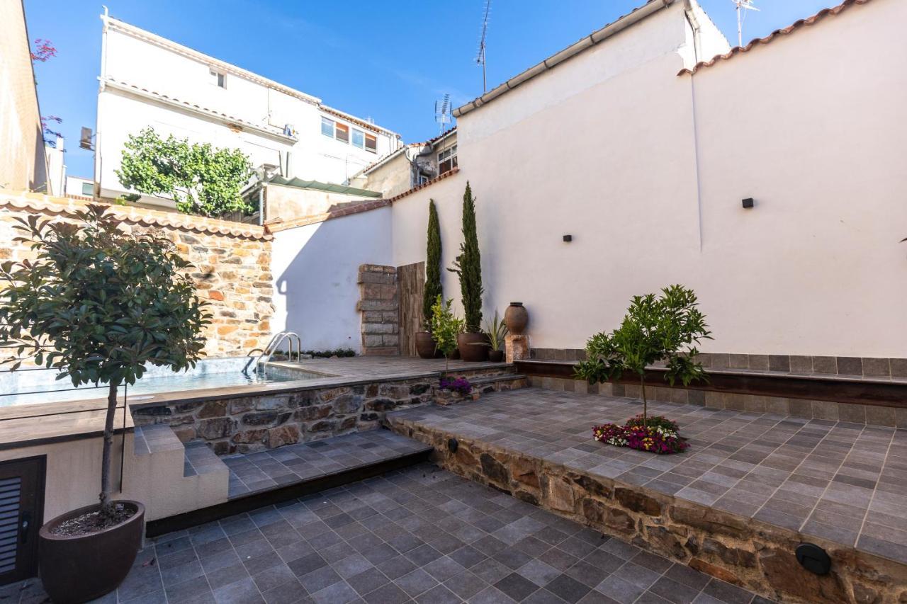Apartamentos Turisticos De La Bernarda Касерес Экстерьер фото
