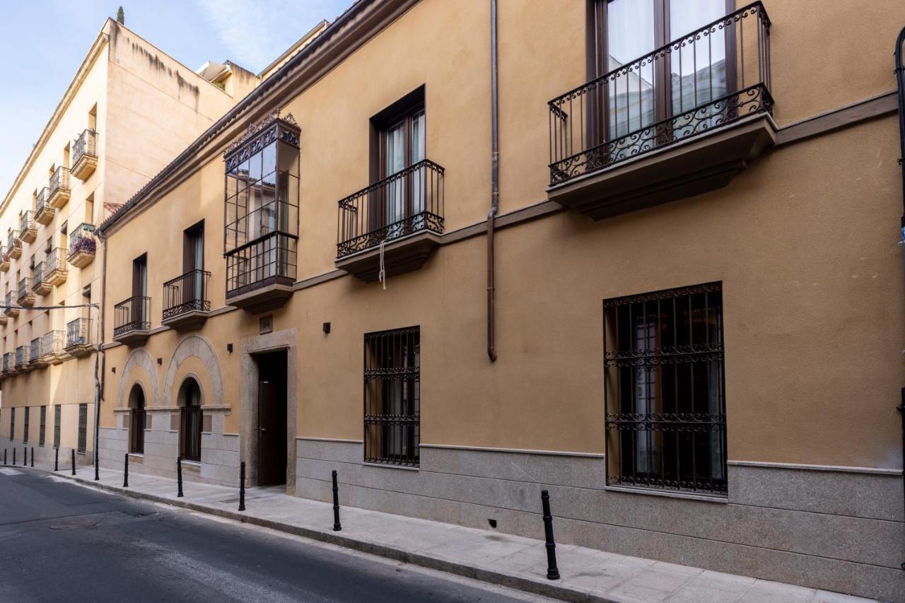 Apartamentos Turisticos De La Bernarda Касерес Экстерьер фото