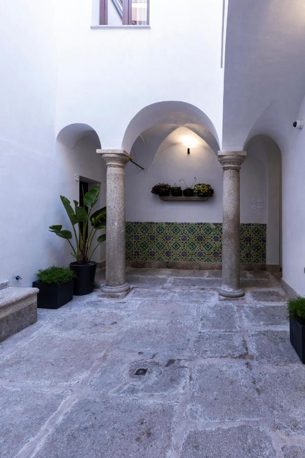 Apartamentos Turisticos De La Bernarda Касерес Экстерьер фото