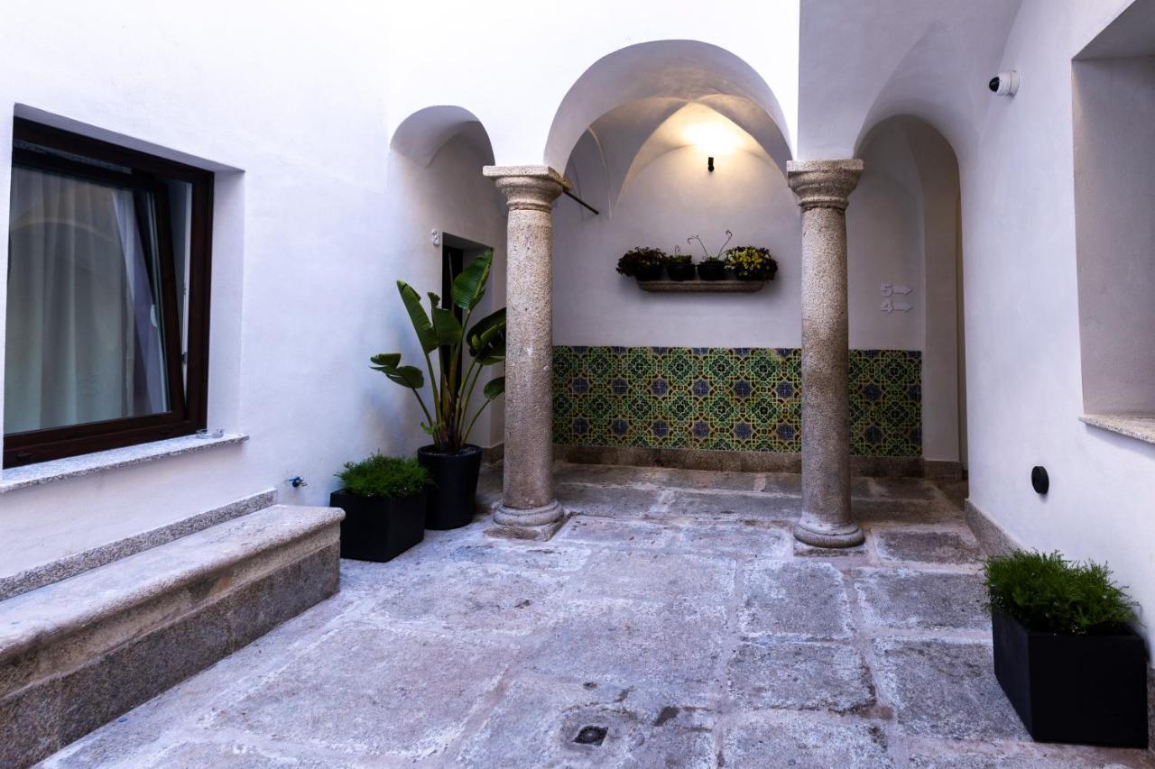 Apartamentos Turisticos De La Bernarda Касерес Экстерьер фото